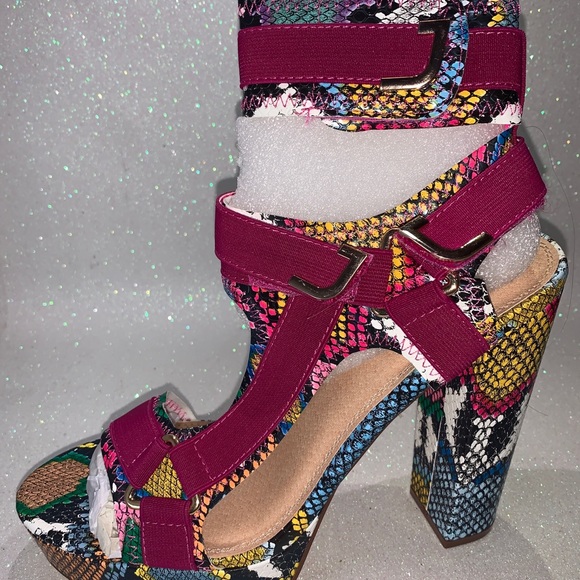 Heels - Picture 2 of 3